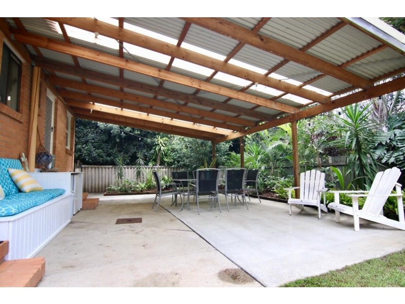 6 Lakeside Avenue, Broadbeach Waters QLD 4218