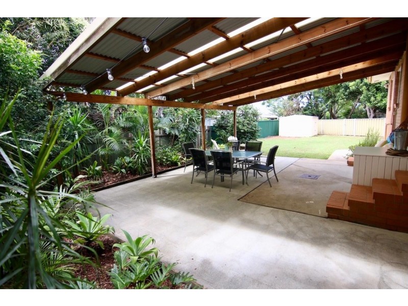 6 Lakeside Avenue, Broadbeach Waters QLD 4218