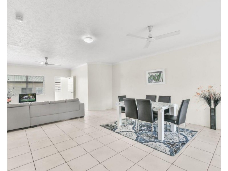 Unit 3/44 Pease St, Manoora QLD 4870