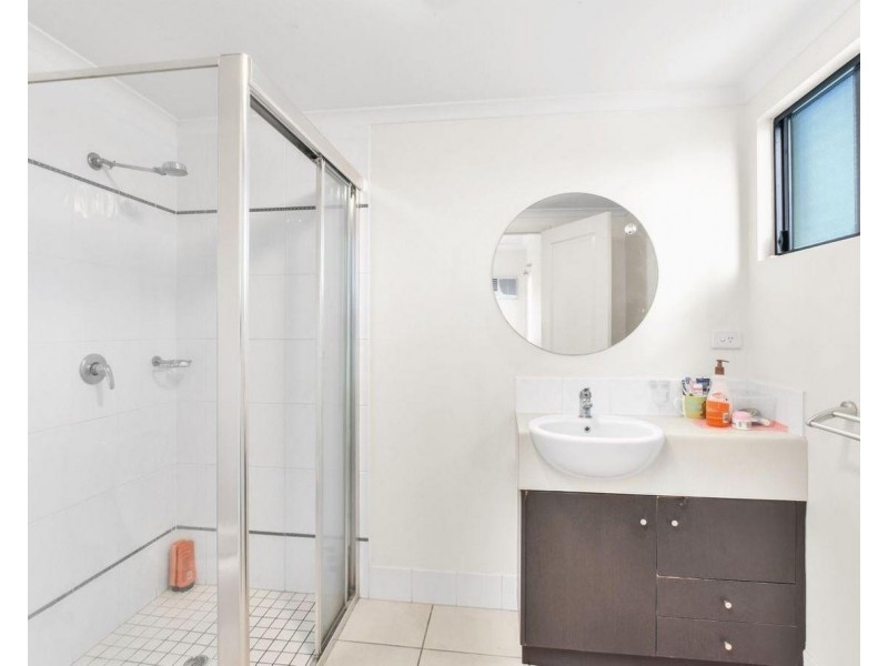 Unit 3/44 Pease St, Manoora QLD 4870