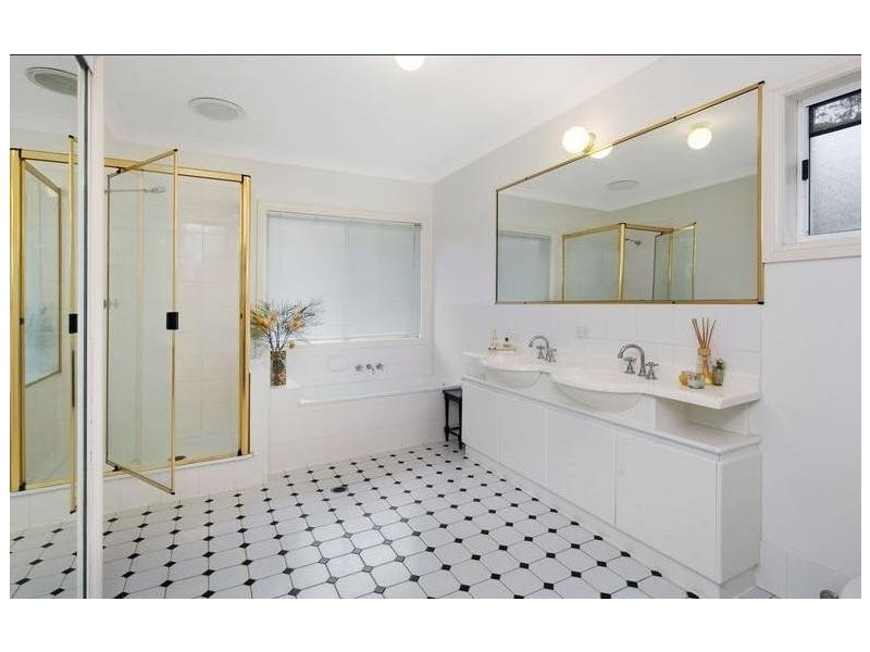 11 Tipuana Drive, Capalaba QLD 4157