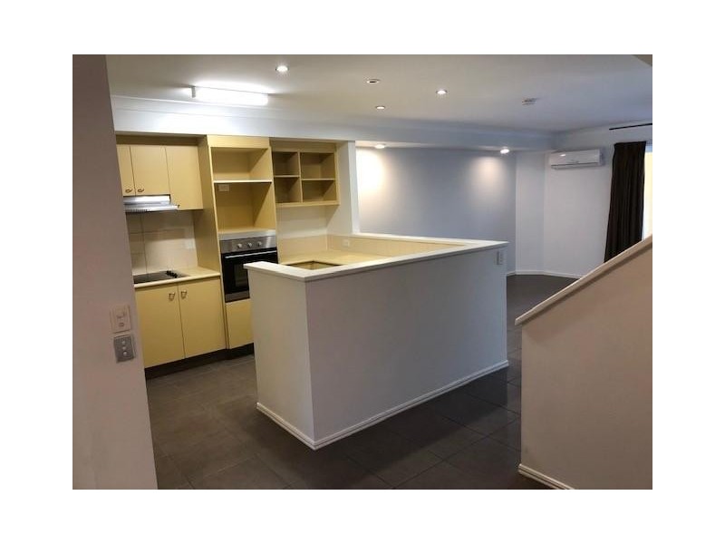 116/215 Cottesloe Drive, Mermaid Waters QLD 4218