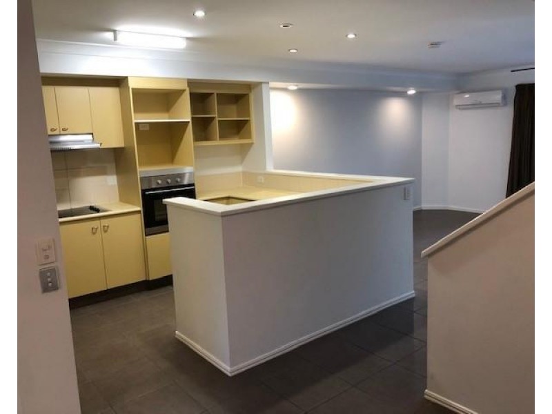 116/215 Cottesloe Drive, Mermaid Waters QLD 4218