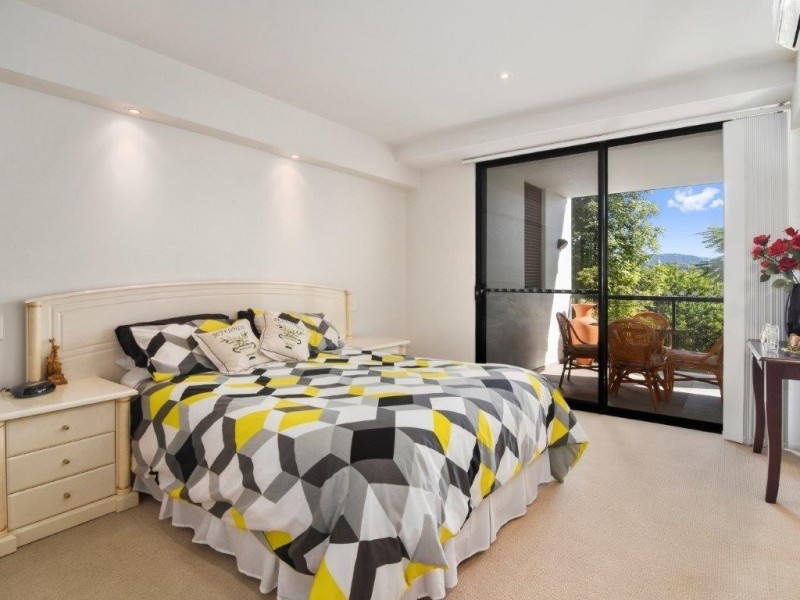 305 Easthill Drive, Robina QLD 4226