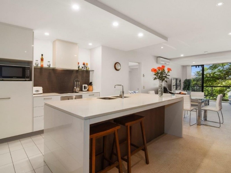 305 Easthill Drive, Robina QLD 4226