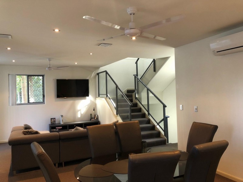 60 Brighton Parade, Southport QLD 4215