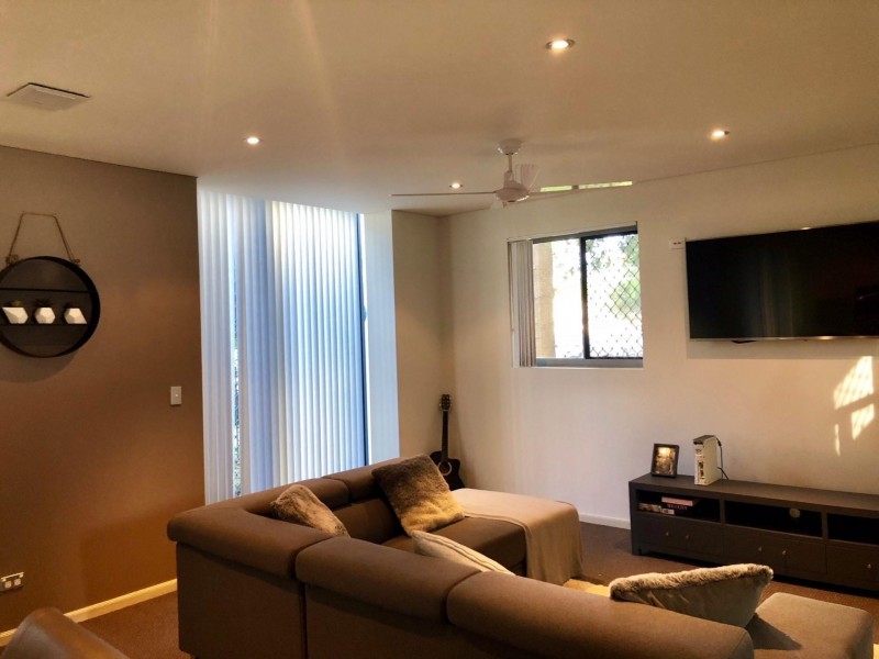 60 Brighton Parade, Southport QLD 4215