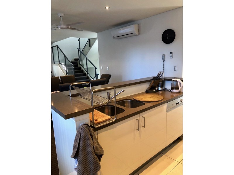 60 Brighton Parade, Southport QLD 4215