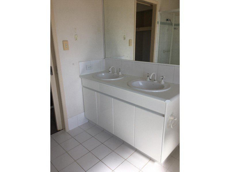 A @/152 Palm Meadows Drive, Carrara QLD 4211