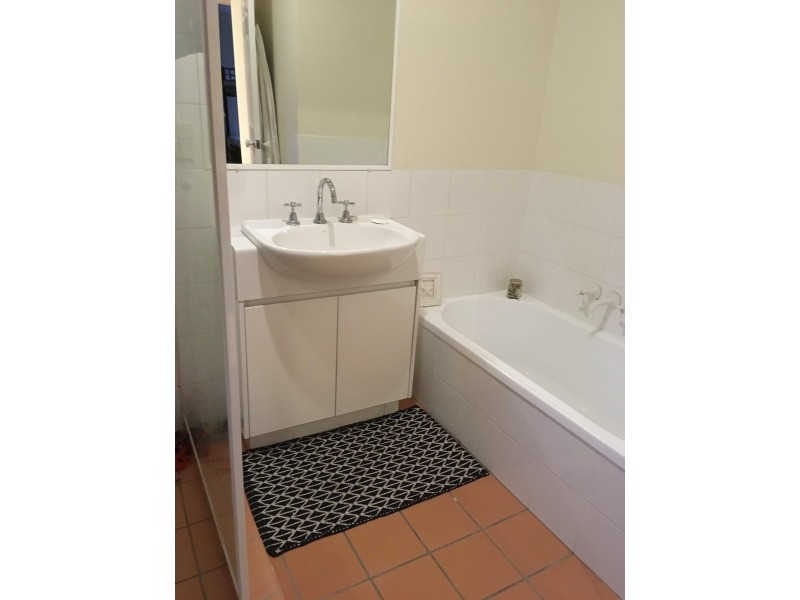 A @/152 Palm Meadows Drive, Carrara QLD 4211