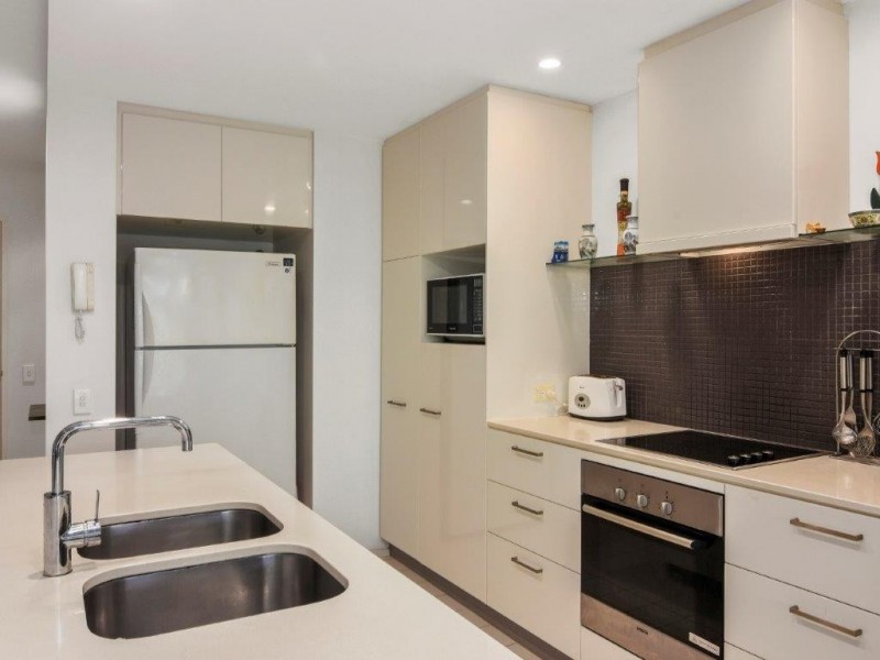 310 Easthill Drive, Robina QLD 4226