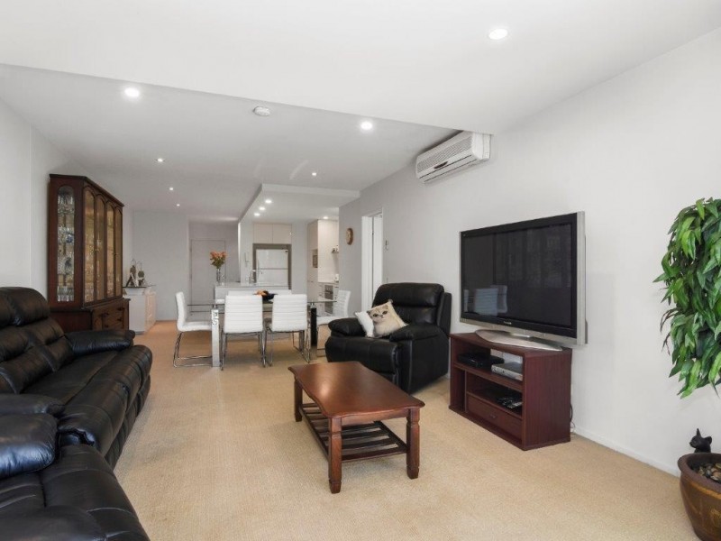 310 Easthill Drive, Robina QLD 4226