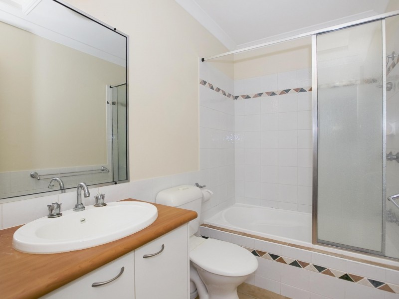 61/316 Long St East, Graceville QLD 4075