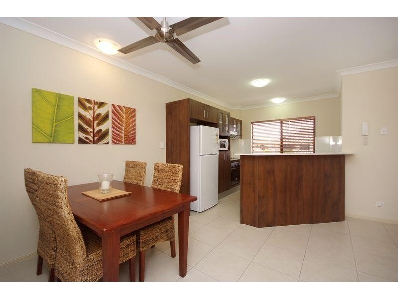 32/1 Robson Street, Mooroobool QLD 4870