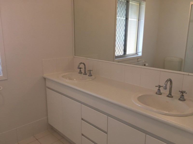 152 Palm Meadows Drive, Carrara QLD 4211