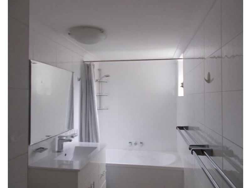 Unit 19/22 – 26 Carr Street, St Lucia QLD 4067