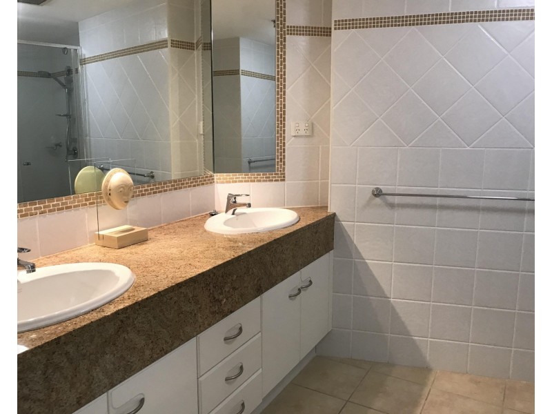 55/3 Cunningham Ave, Main Beach QLD 4217