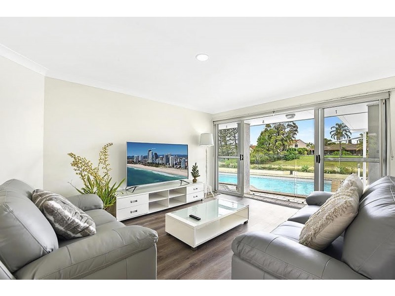 31 Sophie Avenue, Broadbeach Waters QLD 4218