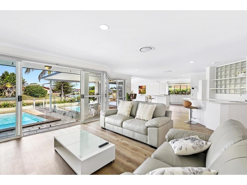 31 Sophie Avenue, Broadbeach Waters QLD 4218