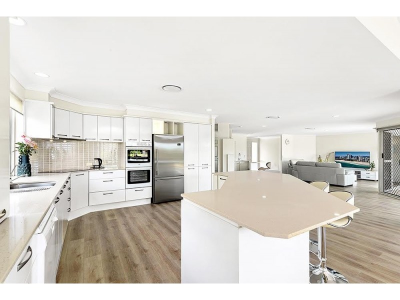 31 Sophie Avenue, Broadbeach Waters QLD 4218