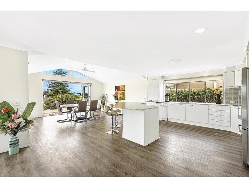 31 Sophie Avenue, Broadbeach Waters QLD 4218