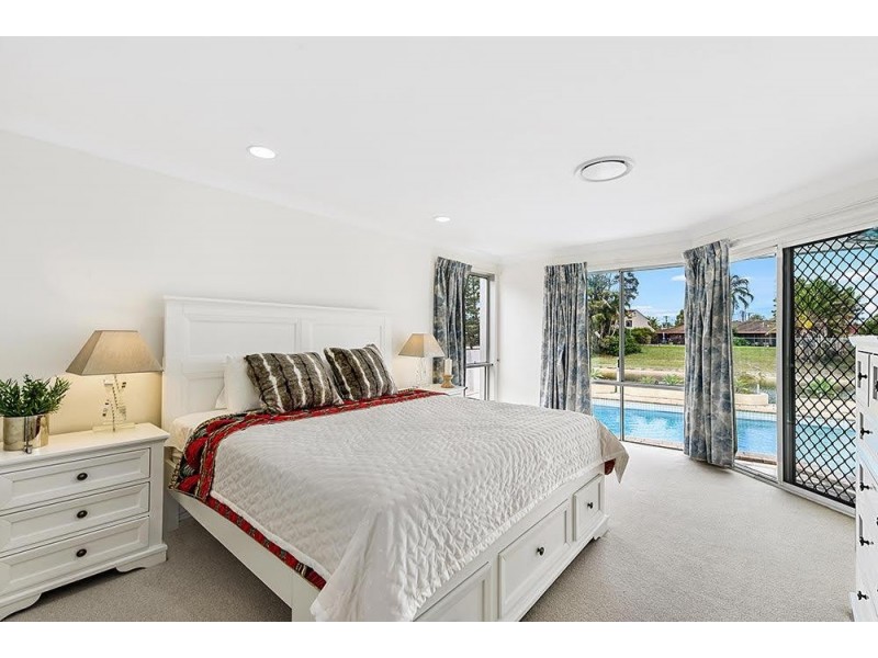 31 Sophie Avenue, Broadbeach Waters QLD 4218