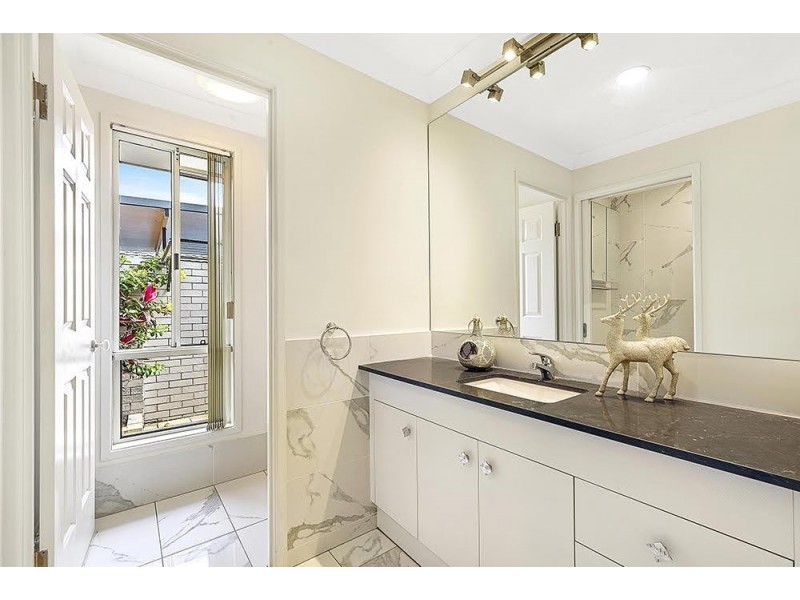 31 Sophie Avenue, Broadbeach Waters QLD 4218