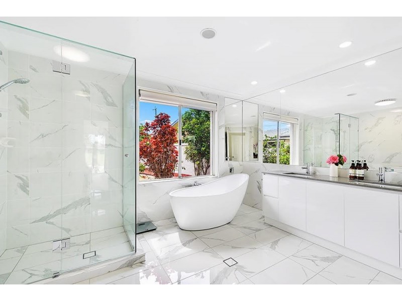 31 Sophie Avenue, Broadbeach Waters QLD 4218