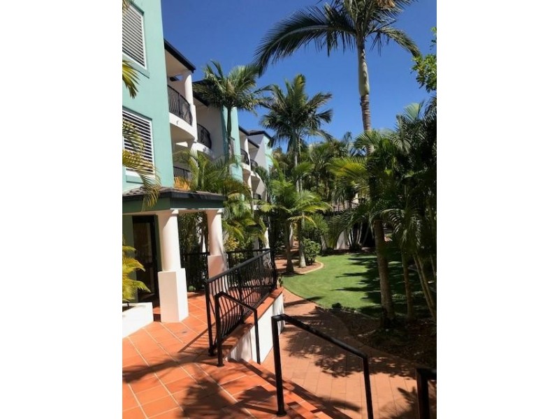 16-24 Purli Street, Chevron Island QLD 4217