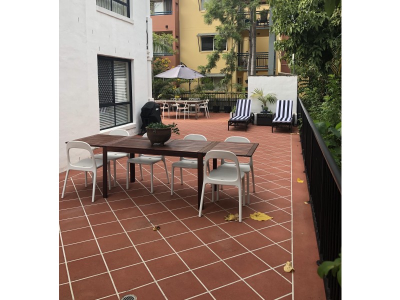 16-24 Purli Street, Chevron Island QLD 4217