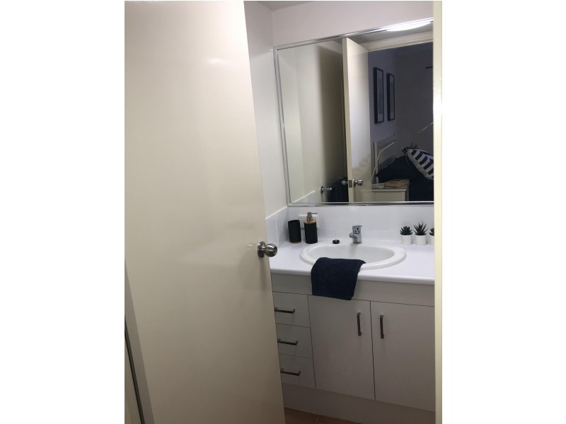 16-24 Purli Street, Chevron Island QLD 4217