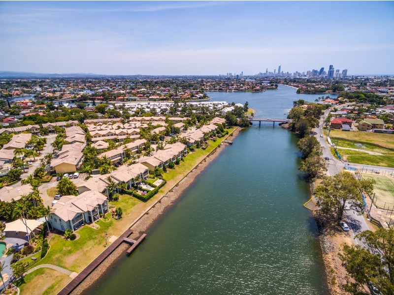 181/215 Cottesloe Drive, Mermaid Waters QLD 4218