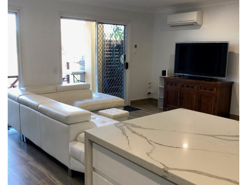 065/215 Cottesloe Drive, Mermaid Waters QLD 4218