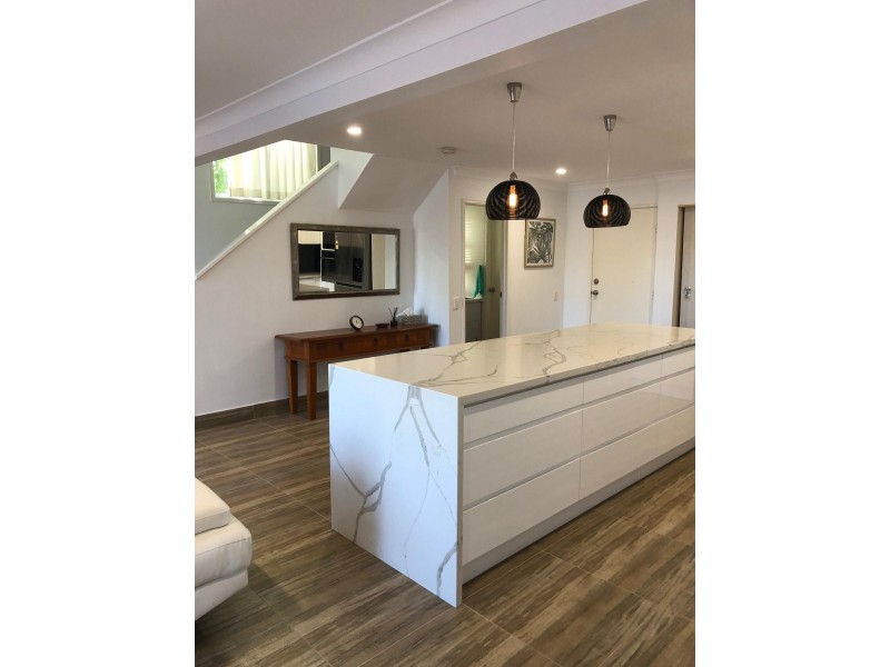 215 Cottesloe Drive, Mermaid Waters QLD 4218