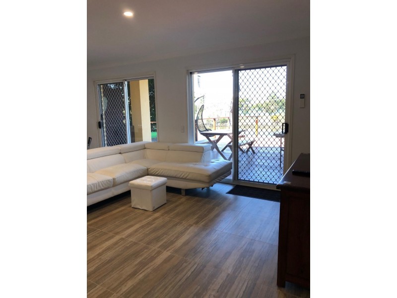 215 Cottesloe Drive, Mermaid Waters QLD 4218