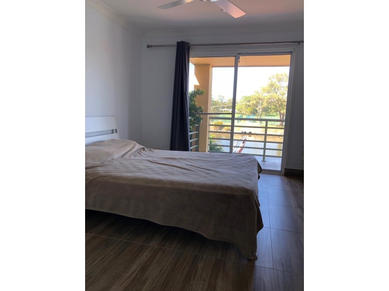 215 Cottesloe Drive, Mermaid Waters QLD 4218