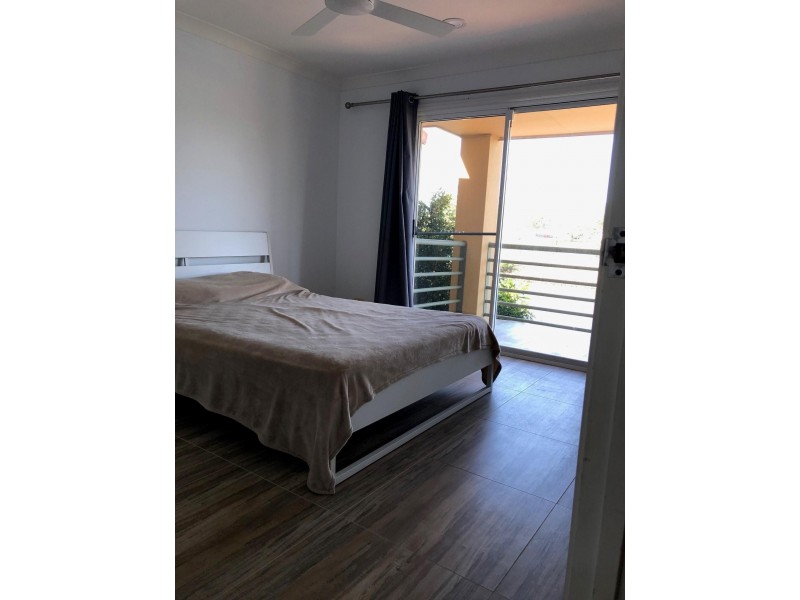 215 Cottesloe Drive, Mermaid Waters QLD 4218