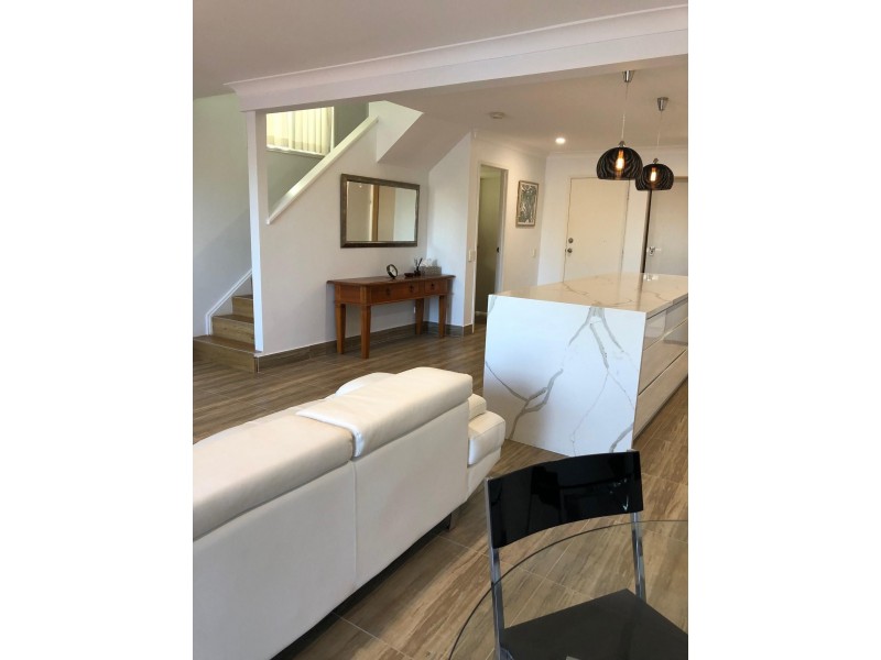 215 Cottesloe Drive, Mermaid Waters QLD 4218