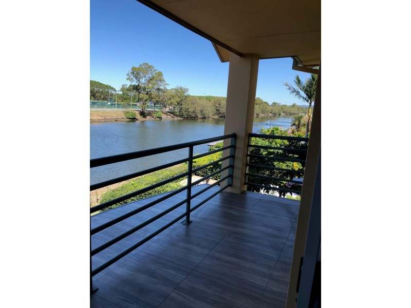 215 Cottesloe Drive, Mermaid Waters QLD 4218