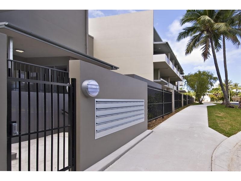 521-525 Varley St, Yorkeys Knob QLD 4878