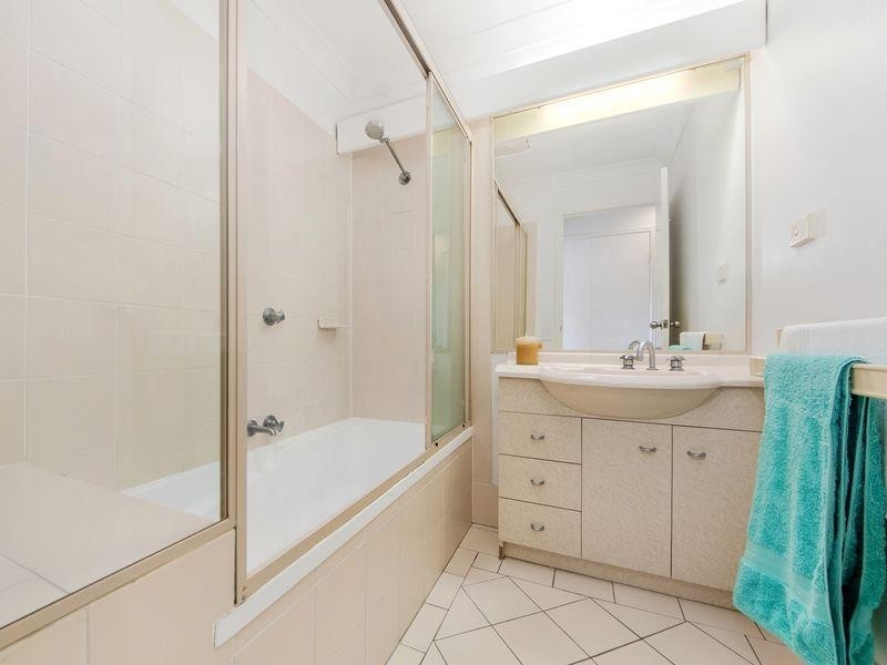 50/215 Cottesloe Drive, Mermaid Waters QLD 4218