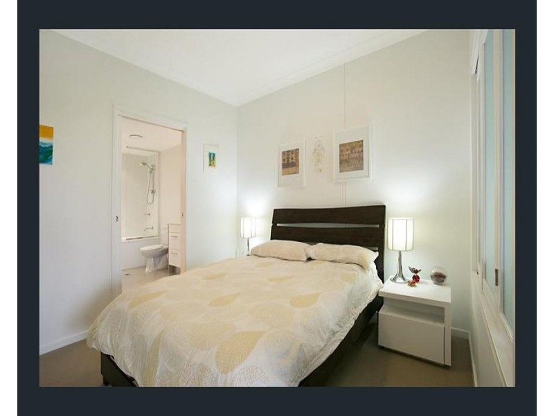 30-32 Paradise Island, Surfers Paradise QLD 4217