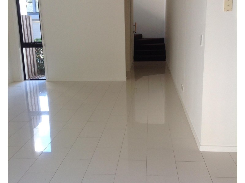 42 Easthill Drive, Robina QLD 4226