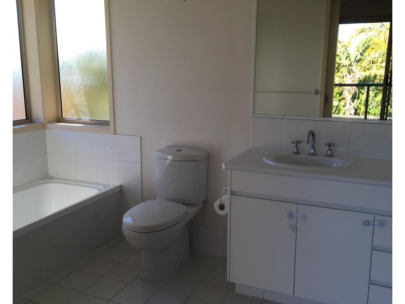 152 Palm Meadows Drive, Carrara QLD 4211