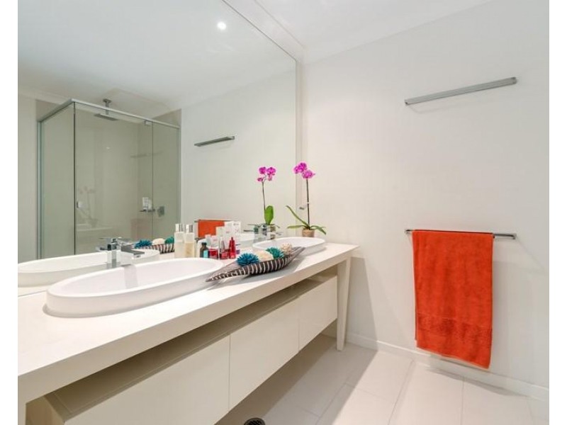 52 Easthill Drive, Robina QLD 4226