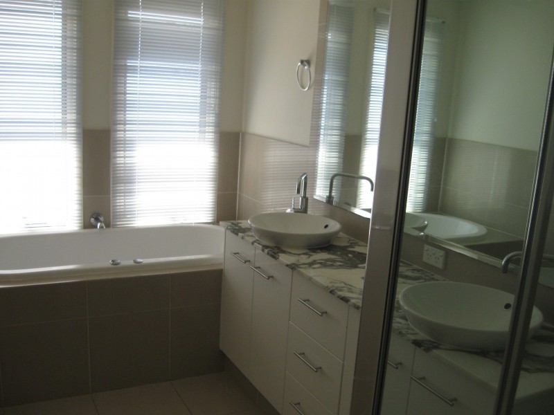 259 Easthill Drive, Robina QLD 4226