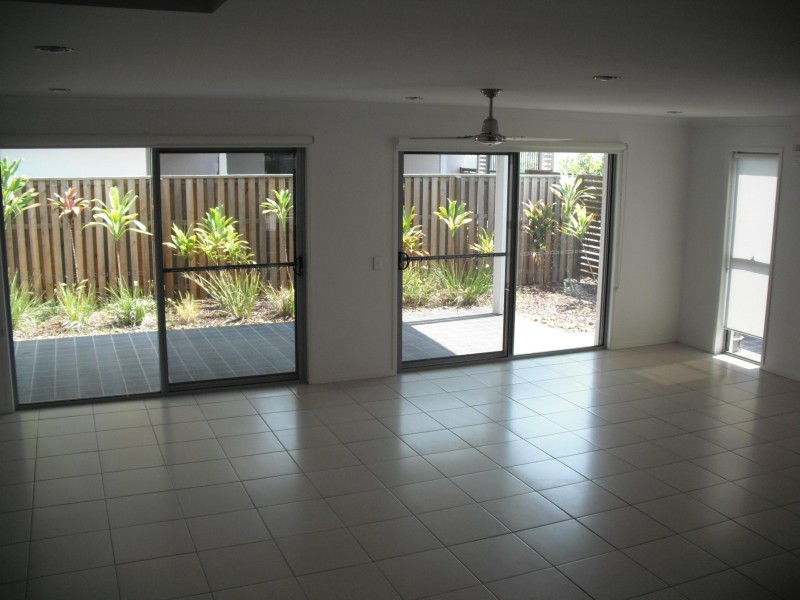 6 Valencio Boulevarde, Burleigh Waters QLD 4220