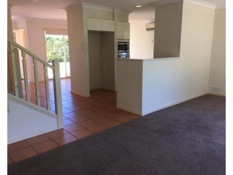 152 Palm Meadows Drive, Carrara QLD 4211