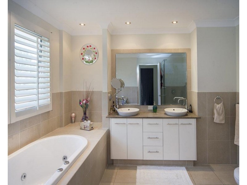 192 Easthill Drive, Robina QLD 4226