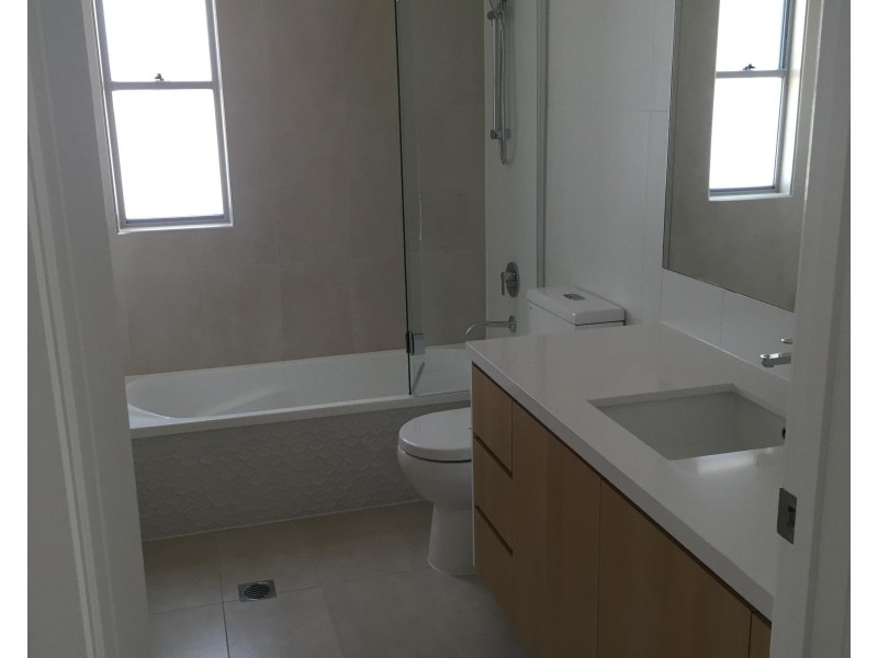 63 Parnell Blv, Robina QLD 4226